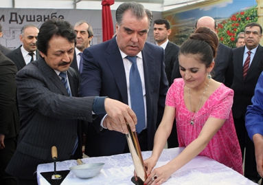 Rahmoe_v_stroitelstve_novogo_teatra