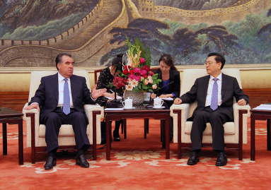 rahmon_v_parlamente_kitaya