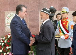 rahmoniotecrustamaamakieva_0