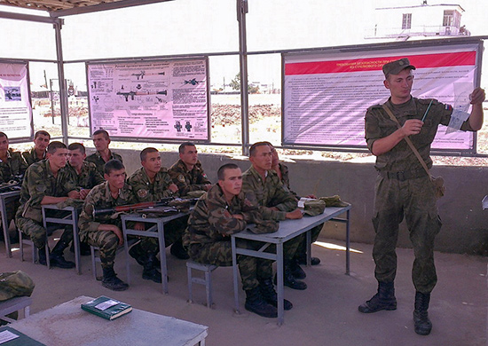 rossiyskievoennyeinstruktorypodgotovilibolee1tysmladshihspecialistovdlyatadzhikskoyarmii