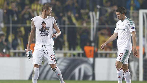 rossiyskiyfutbolistprodemonstrirovalportretputinapookonchaniyumatchavstambule