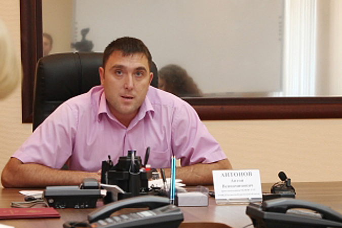 rossiyskiypoliceyskiypodbrasyvavshiynarkotikinevinnymlyudyampoluchil20letkolonii