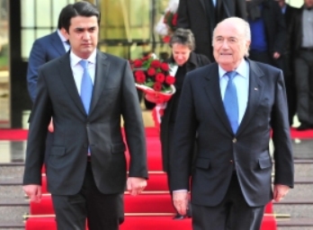 rustamemomaliprezidentfederaciifutbolatadzhikistanapozdravilsvsemirnymdnemfutbola