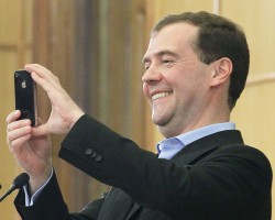 shaltayboltaynameknulnaprichastnostkvzlomutwittermedvedeva