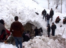 snezhnayalavinanakryladomavhoroge_0