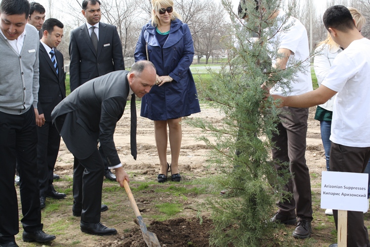 sotrudnikihayattridzhensidushanbeproveliekologicheskuyuakciyu5