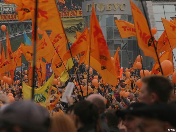 specsluzhbysngobsudyatvdushanberiskiosushchestvleniicvetnyhrevolyuciyvstranahregiona