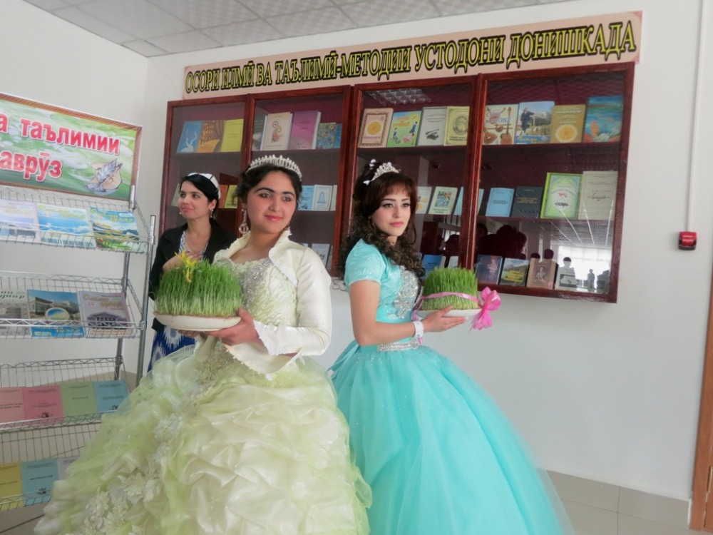 studentyinstitutaiskusstvpokazalitradiciinarodovstranshelkovogoputivprazdnovaniinavruza14