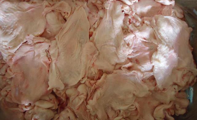 tadzhikistancevhotelinakormitkolbasoyizkurinoykozhi_1