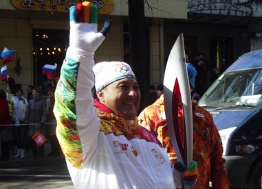 tadzhikistanecpronesolimpiyskiyogonvsochi