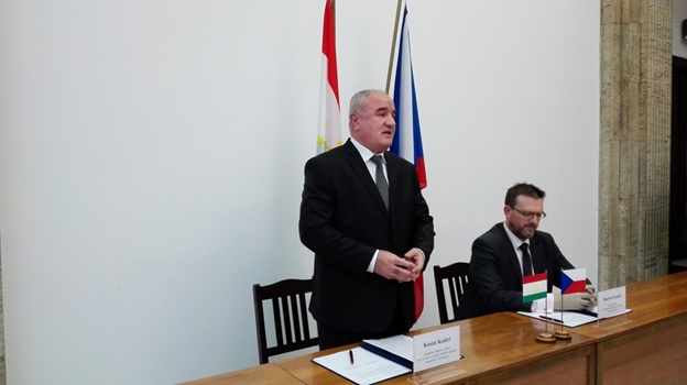 tadzhikistanotvetitvneshnimriskamizmeneniemstrukturyvneshneytorgovli