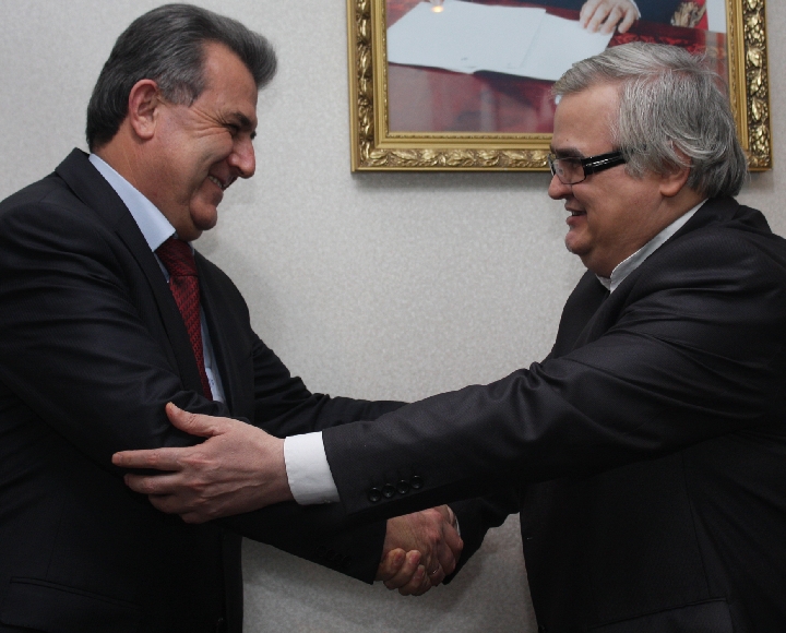 tadzhikistanvsezheperehoditnapersidskuyuvyaz_0