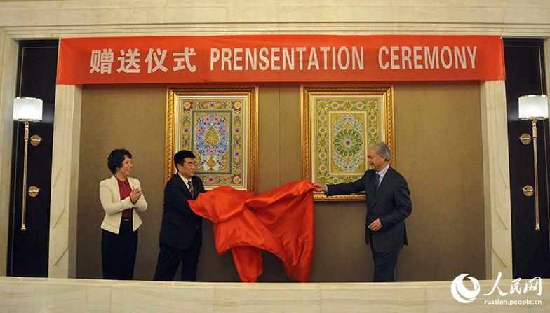 Tadzhikskiy_kundal_v_Pekine