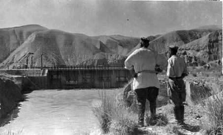 vahshstroy-golovnoesooruzhenieplotinyoroshayushcheyvahshskuyudolinu1947-1955