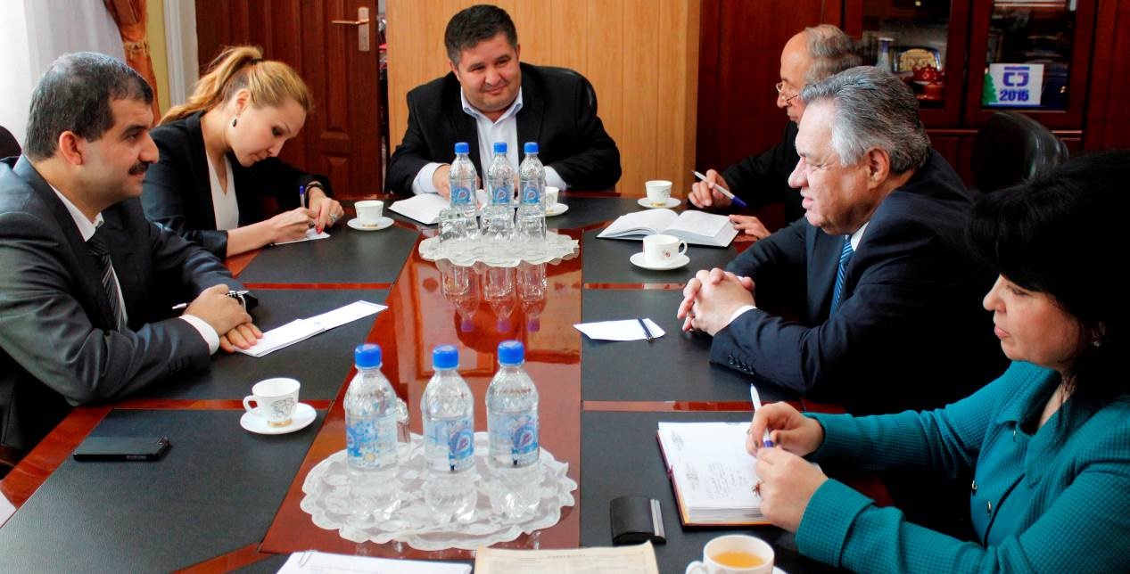 vdushanbenamechaetsyaprovedenievystavkitureckoyprodukcii