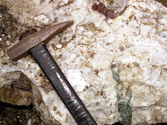 vdushanbeobsudilivoprosygeologicheskogoizucheniyanedrtadzhikistana