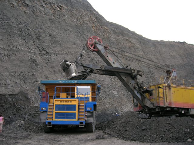 vdushanbeobsuzhdayutperspektivyrazvitiyagornodobyvayushchegosektoratadzhikistana