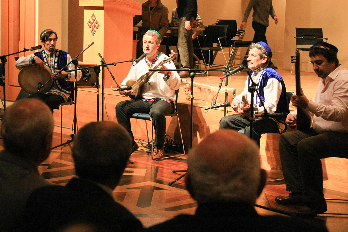 vdushanbeprezentovalinovyetomaknigimuzykalnoeiskusstvopamira