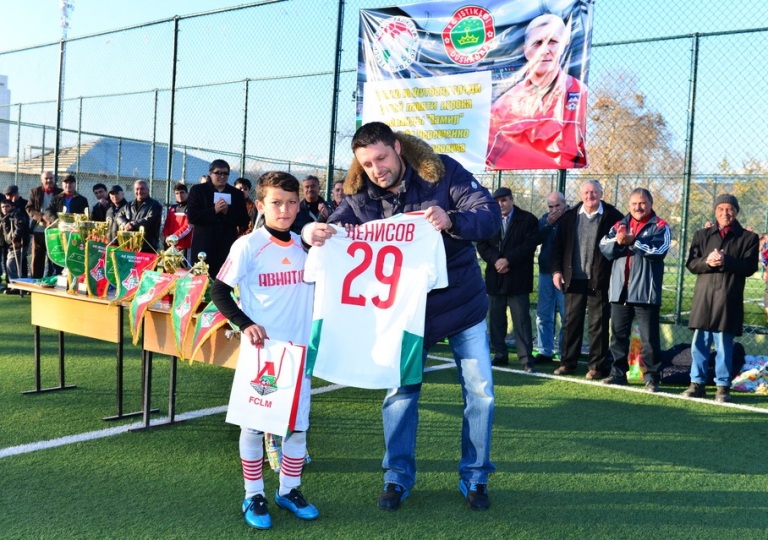vdushanbestartuetturnirpomini-futbolusredideteyposvyashchennyypamyatigennadiyacherevchenko