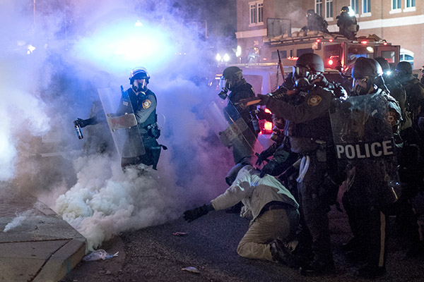 vfergyusonenachalisbesporyadkiposleopravdaniyapoliceyskogo