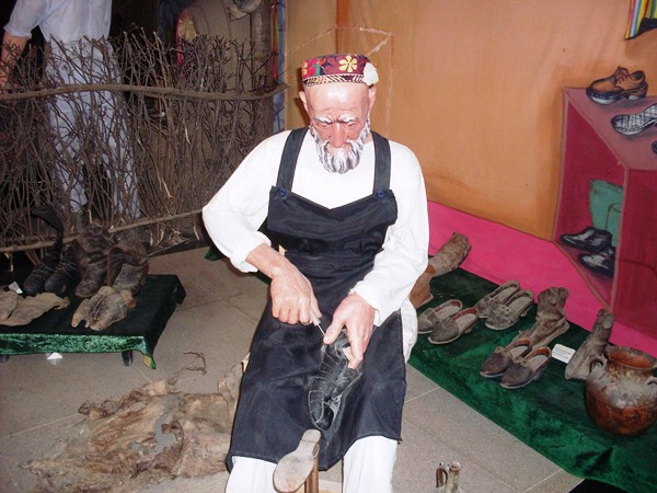 vkulyabskommuzeeotkrytaekspoziciyaposvyashchennayashelkovomuputi10