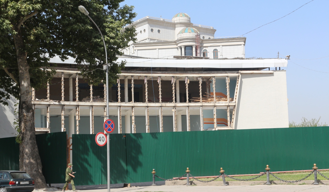 vmestozdaniyakinoteatrdzhomivdushanbebudetblagoustroystva