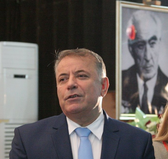 vmoskvesostoitsyapremerafilmatadzhikskogorezhisseraozhizniitvorchestvekamilyayarmatova