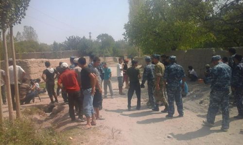 vobostreniiobstanovkinatadzhiksko-kyrgyzskoygraniceobvinyayutsyamestnoerukovodstvokyrgyzstana