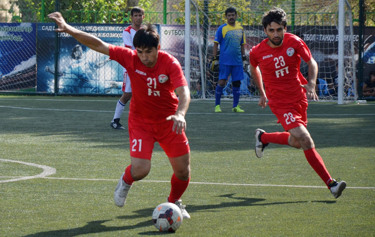 vpolufinalahkubkaistiklola