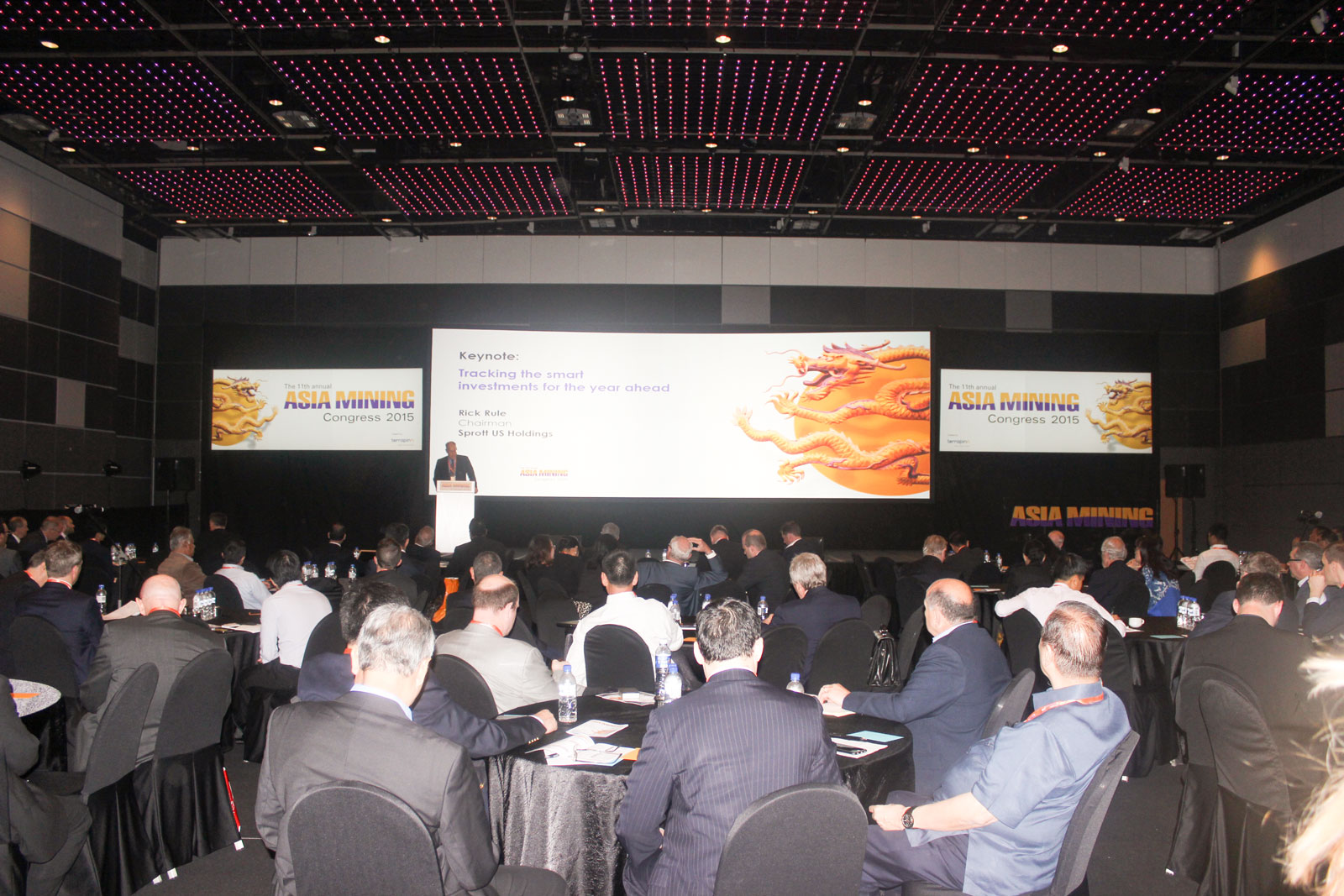 vsingapurebylaprodemonstrirovanakartamestorozhdeniypoleznyhiskopaemyhtadzhikistana