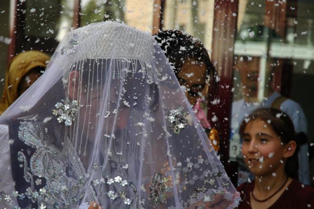 vtadzhikistaneuvelichenyrazmerygosudarstvennyhposhlinzaregistraciyubrakovsinostrancami