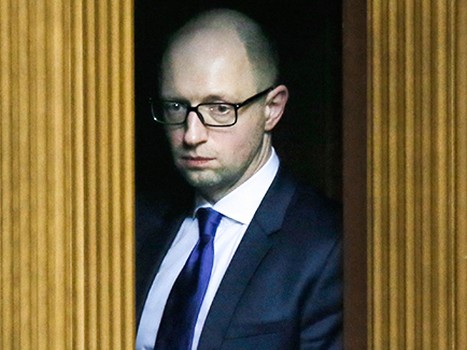 Яценюк обвинил госкомпанию Укринтерэнерго в признании Крыма частью России