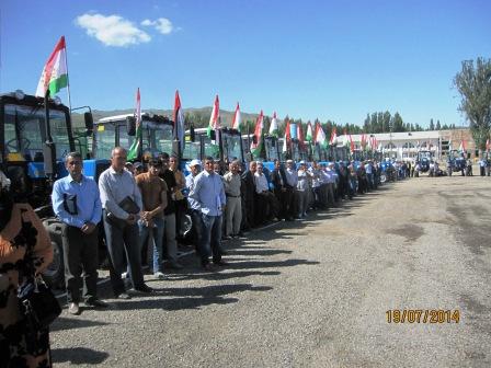 zhitelyamhatlonapodarilitraktory