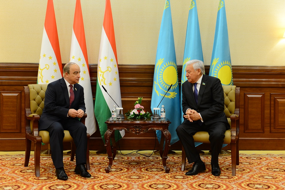 Zuhurov_i_spiker_Kazahstana