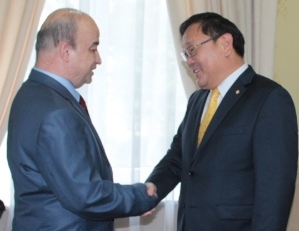 zuhuroviparlamentariikorei2_0