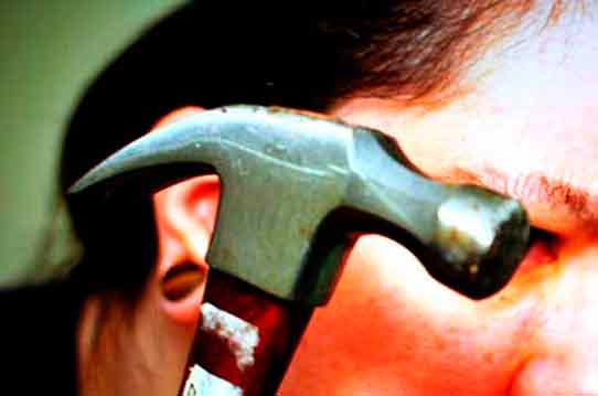 bila-molotkom-po-golove-zhitelnica-kurganskoj-oblasti-osuzhdena-za-popytku-ubijstva