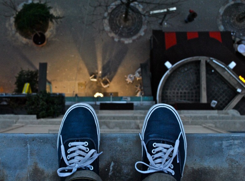 edgeofbuilding-800x592