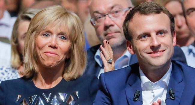 1493194502_emmanuel-macron-brigitte