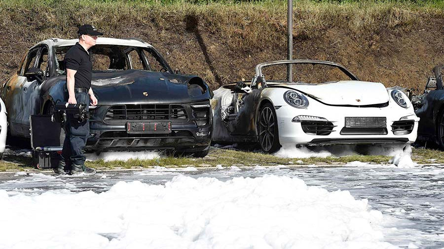 2017-07-06T071148Z_1016721888_UP1ED760JZN0H_RTRMADP_3_G20-GERMANY-PORSCHE-FIRE_1