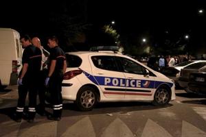 foto-vo-francii-neizvestnye-obstrelyali-tolpu-u-mecheti-4146170_300x200