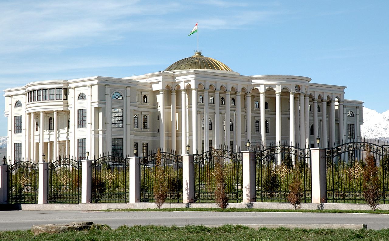 1280px-Dushanbe_Presidential_Palace_01