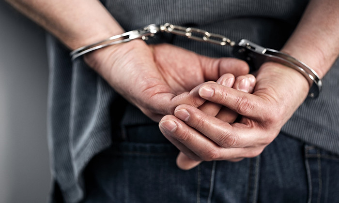 Wani-Handcuff-123rf-700x420