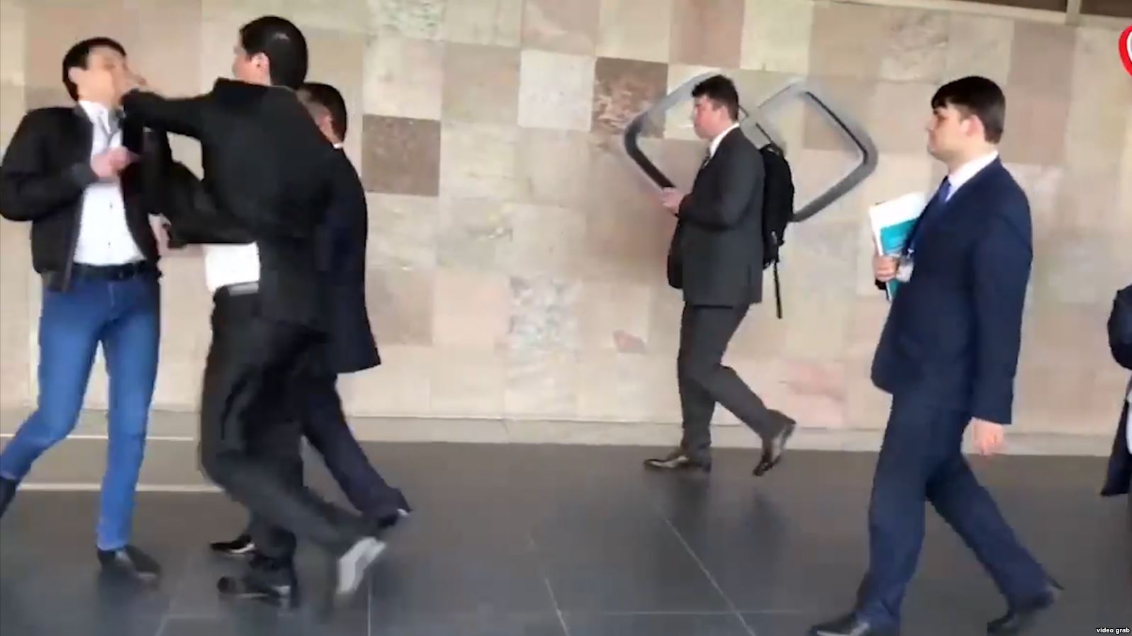 1954FB5B-6AEE-4C3A-B787-A538F3D14EF6_w1597_n_r1_s