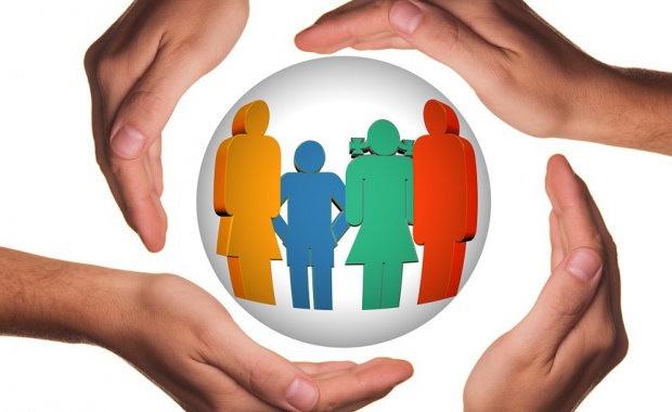 hands-598145_960_720-620x380