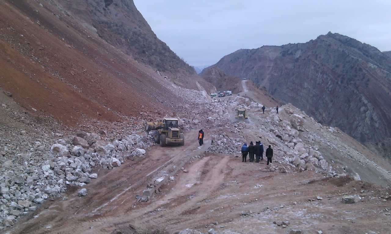 odin-chelovek-pogib-i-troe-poluchili-raneniya-v-rezultate-kamnepada-na-trasse-dushanbe-horog_1