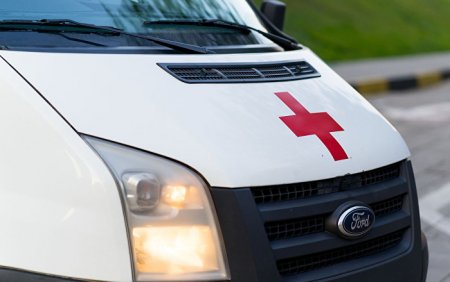 v-tadzhikistane-v-rezultate-kamnepada-traktor-upal-v-reku-est-pogibshie_1