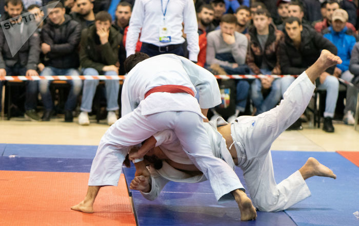 tadzhikskaya-molodezh-pokazala-primer-vzroslym-na-chempionate-po-borbe_1