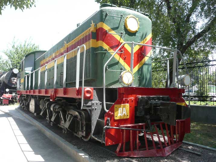 tashkent-da31-diesel-locomotive-01