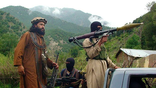 151218165544_pakistan_taliban_patrol_fighters_624x351_ap_nocredit