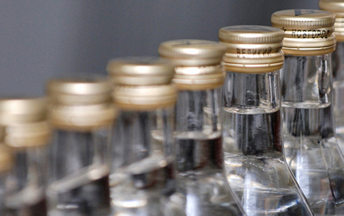 v-sverdlovskiy-oblasti-zaderzhany-tadzhiki-nelegaly-za-poddelku-alkogolya_1